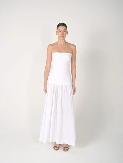 Vestido Azucena de la marca Mawina con diseño romántico y silueta fluida – Moda colombiana de lujo artesanal | Casa Precis, Concept Store