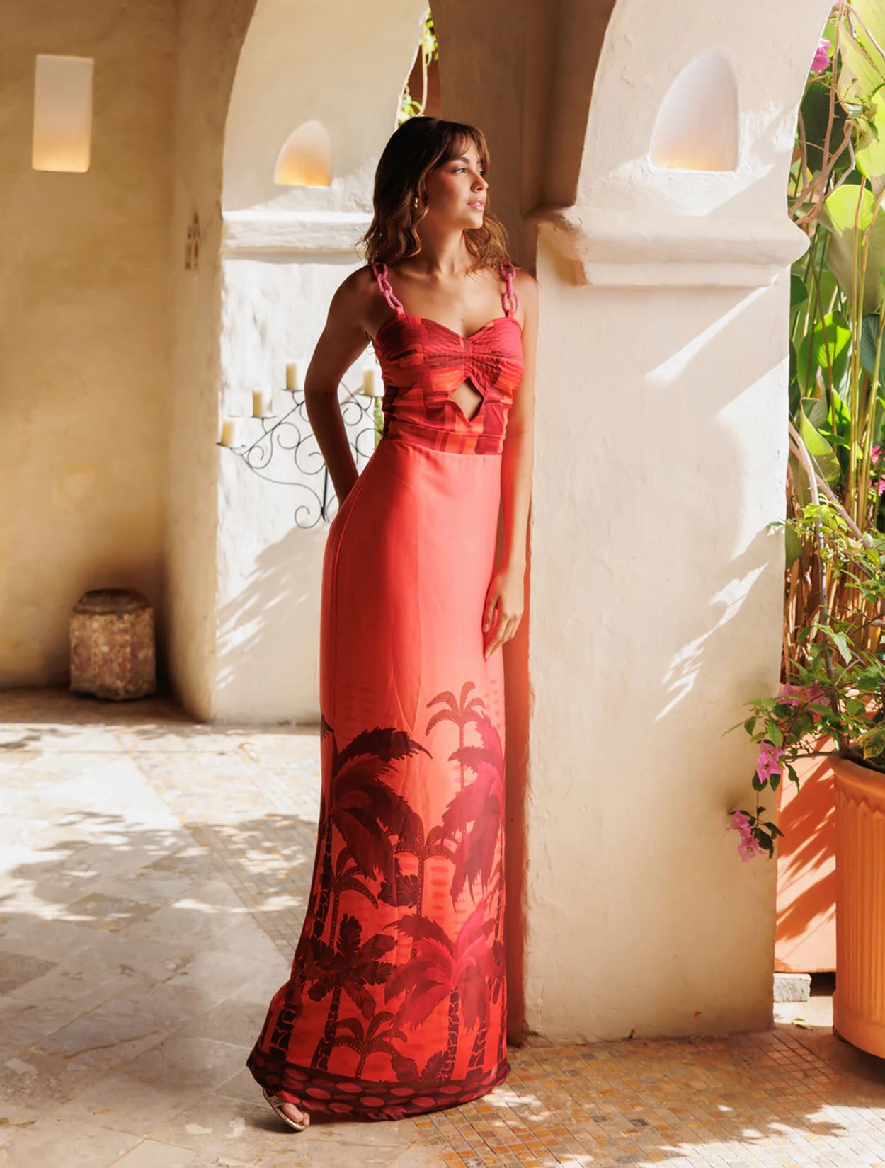 Beats Dress de la marca Bianco con diseño asimétrico y caída fluida de gala – Vestido largo de fiesta de lujo hecho en Colombia | Casa Precis, Concept Store