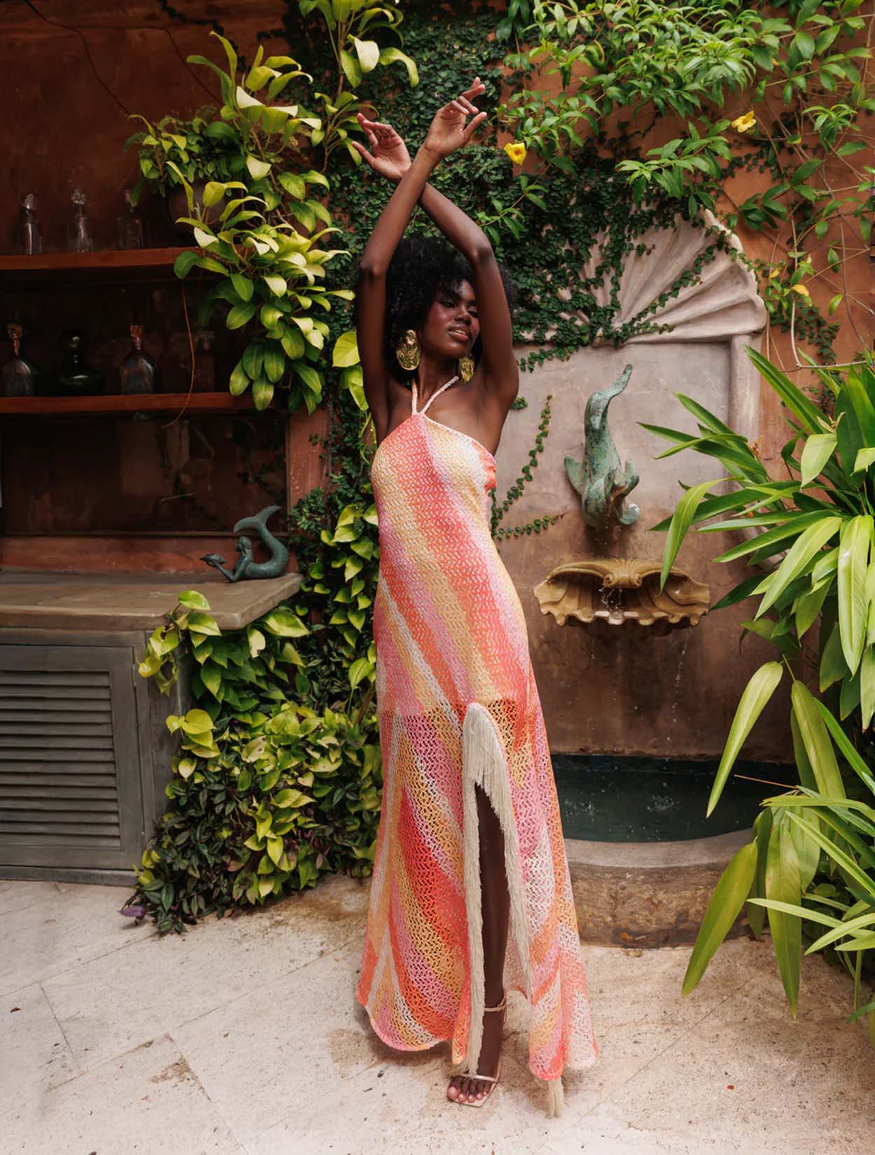 Cheers Dress de la marca Bianco con silueta festiva y diseño de cóctel de autor – Vestido de fiesta de lujo hecho en Colombia | Casa Precis, Concept Store