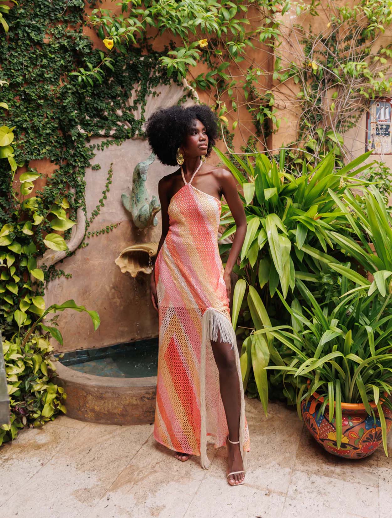 Cheers Dress de la marca Bianco con silueta festiva y diseño de cóctel de autor – Vestido de fiesta de lujo hecho en Colombia | Casa Precis, Concept Store