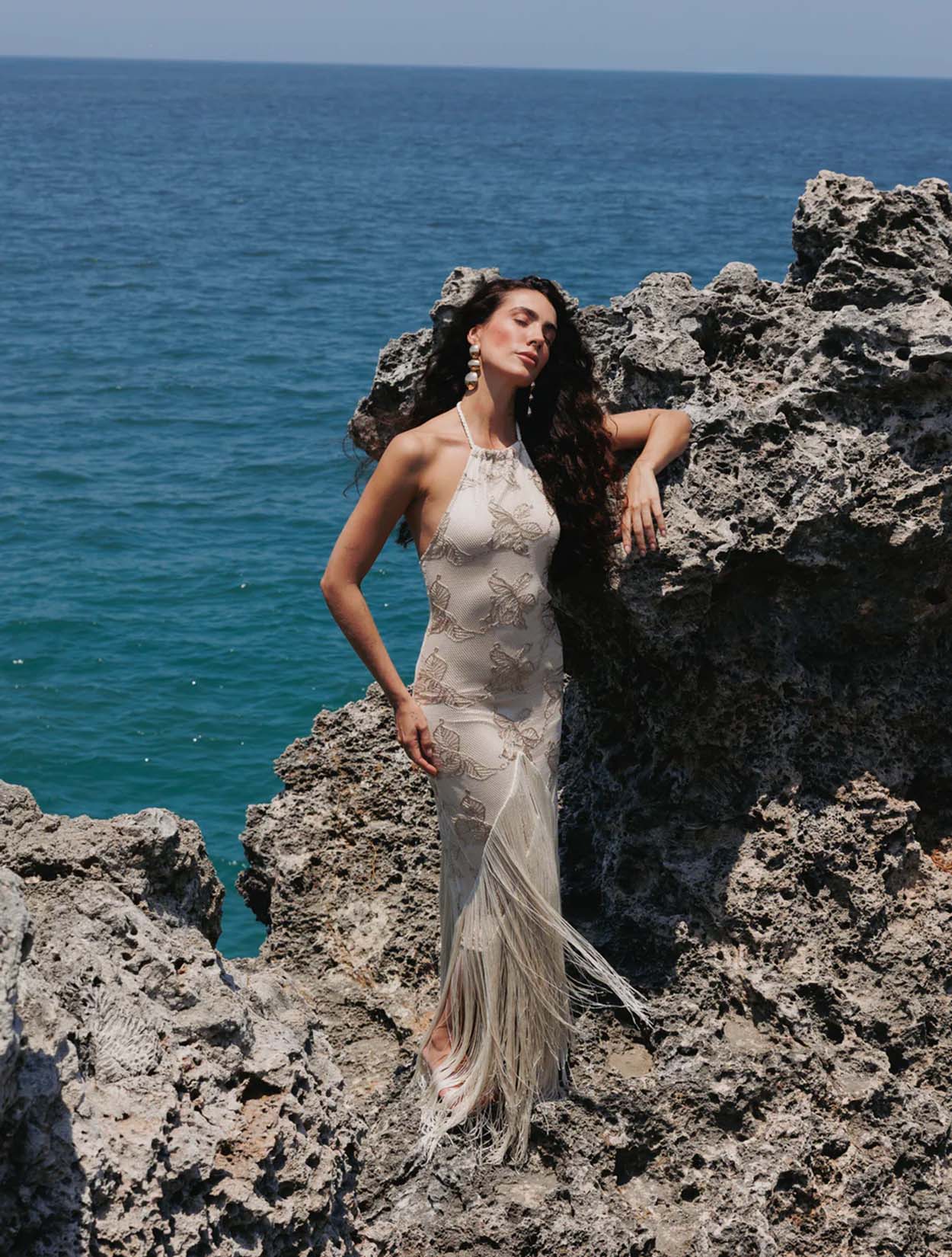 Costa Dress de la marca Bianco con silueta fluida de diseño resort de lujo – Vestido largo de autor hecho en Colombia | Casa Precis, Concept Store