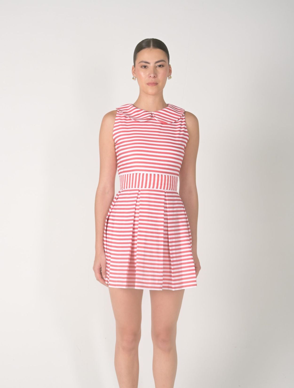 Vestido Hibisco de la marca Mawina con diseño estructurado inspirado en flores – Moda colombiana de lujo artesanal y elegancia contemporánea | Casa Precis, Concept Store