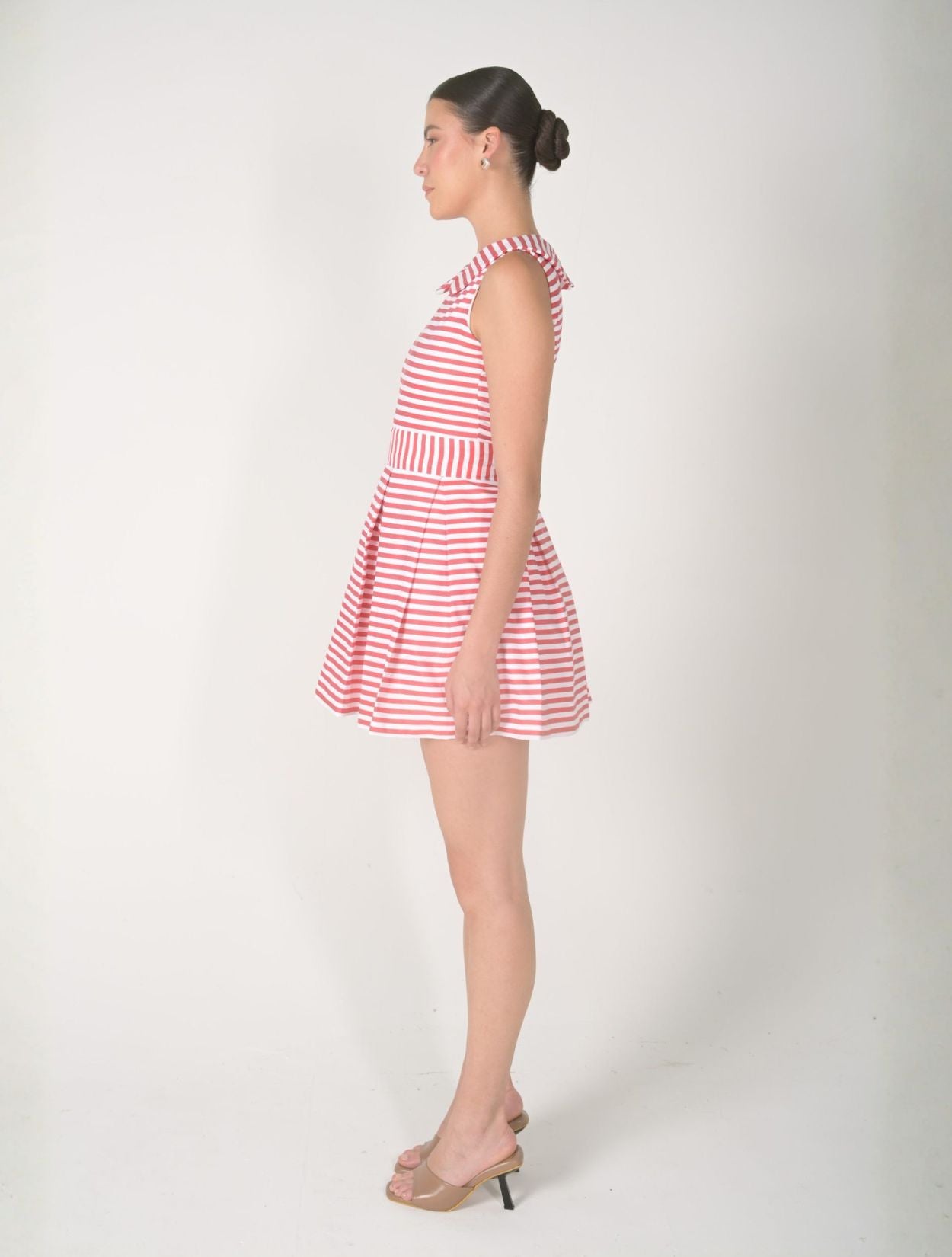 Vestido Hibisco de la marca Mawina con diseño estructurado inspirado en flores – Moda colombiana de lujo artesanal y elegancia contemporánea | Casa Precis, Concept Store