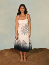 Vestido maxi El Mar Dress de la marca La Macondiana de silueta fluida y diseño de autor inspirado en el océano – Vestido de lujo tropical hecho en Colombia | Casa Precis, Concept Store
