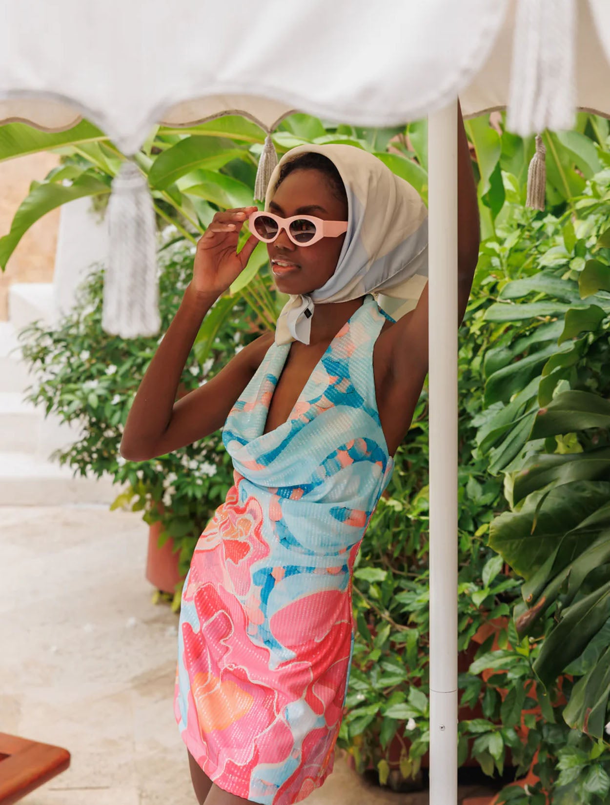 Shine Minidress de la marca Bianco con acabado brillante reflectante y diseño de fiesta corto – Vestido de lujo y diseño de autor hecho en Colombia | Casa Precis, Concept Store