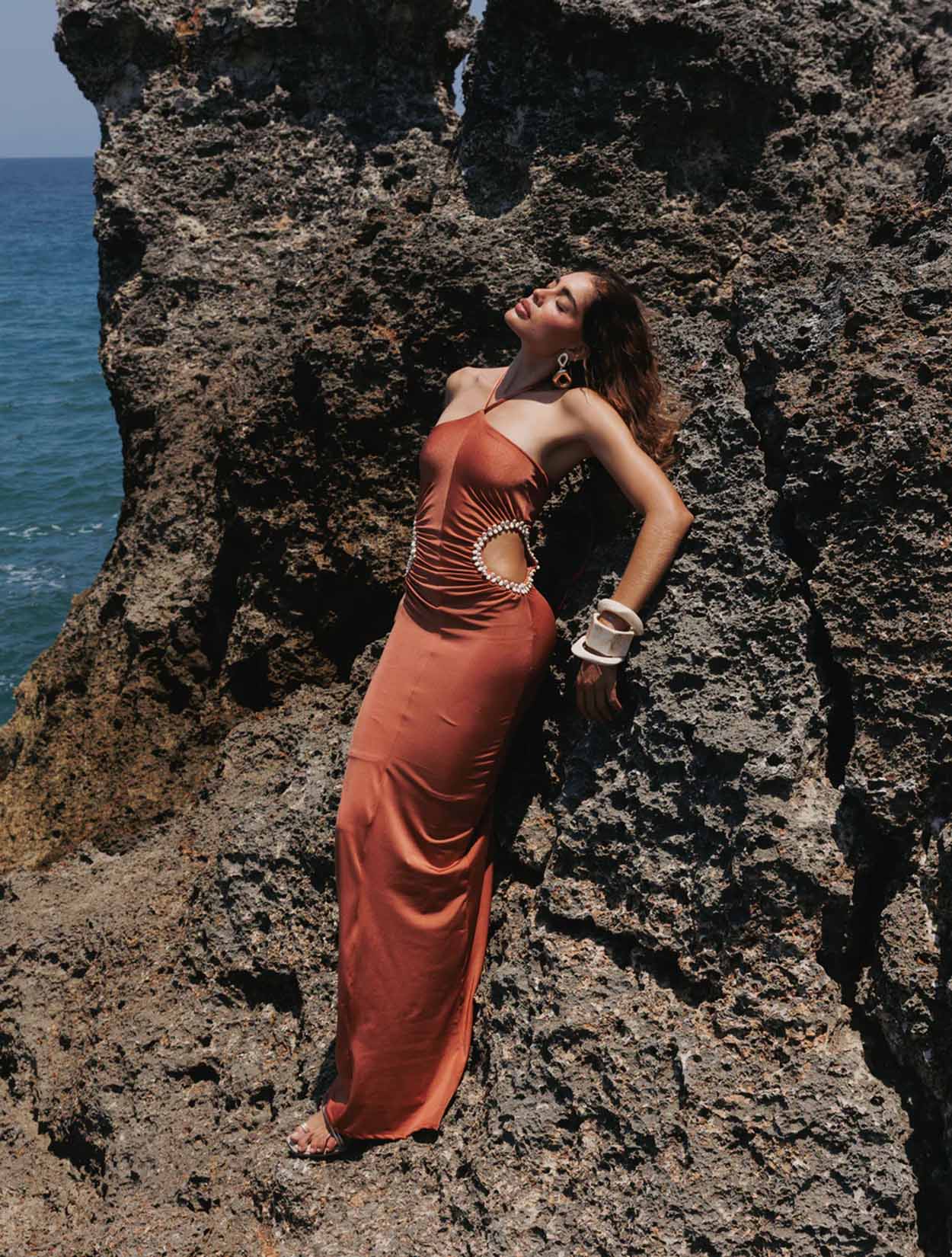 Vestido Volcánico de la marca Bianco con volumen arquitectónico y diseño de gala – Vestido de lujo y diseño de autor hecho en Colombia | Casa Precis, Concept Store