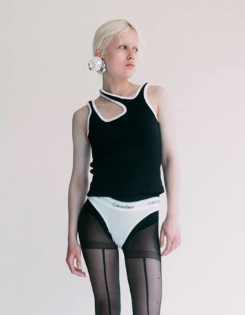 ILA-SHIRT-NEGRO-SESGO-HUESO--1